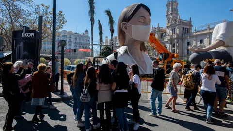 La falla del Ayuntamiento se quemará sin público en los próximos días