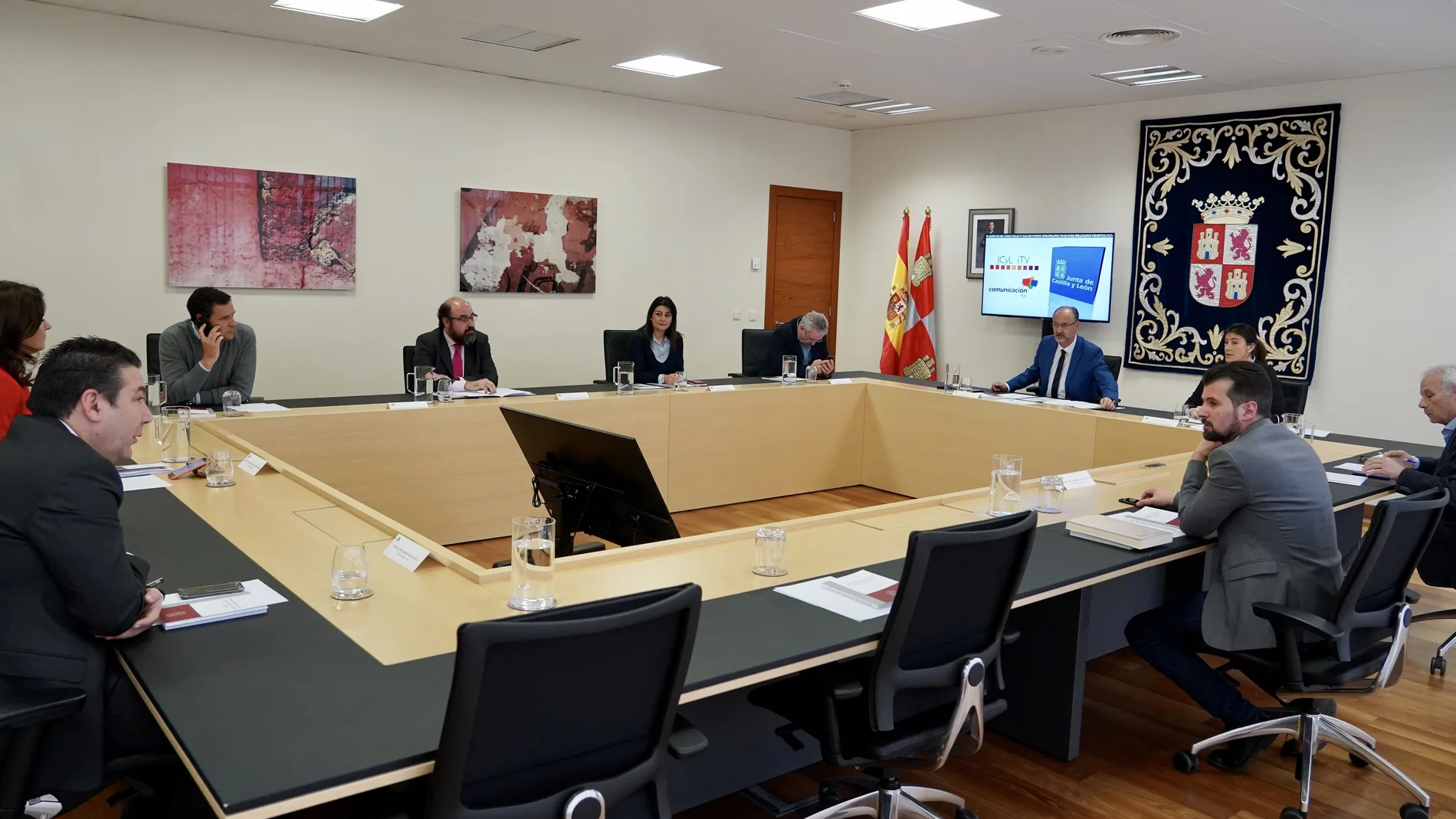 Reunión extraordinaria de la Mesa de las Cortes y la Junta de Portavoces presidida por Luis Fuentes