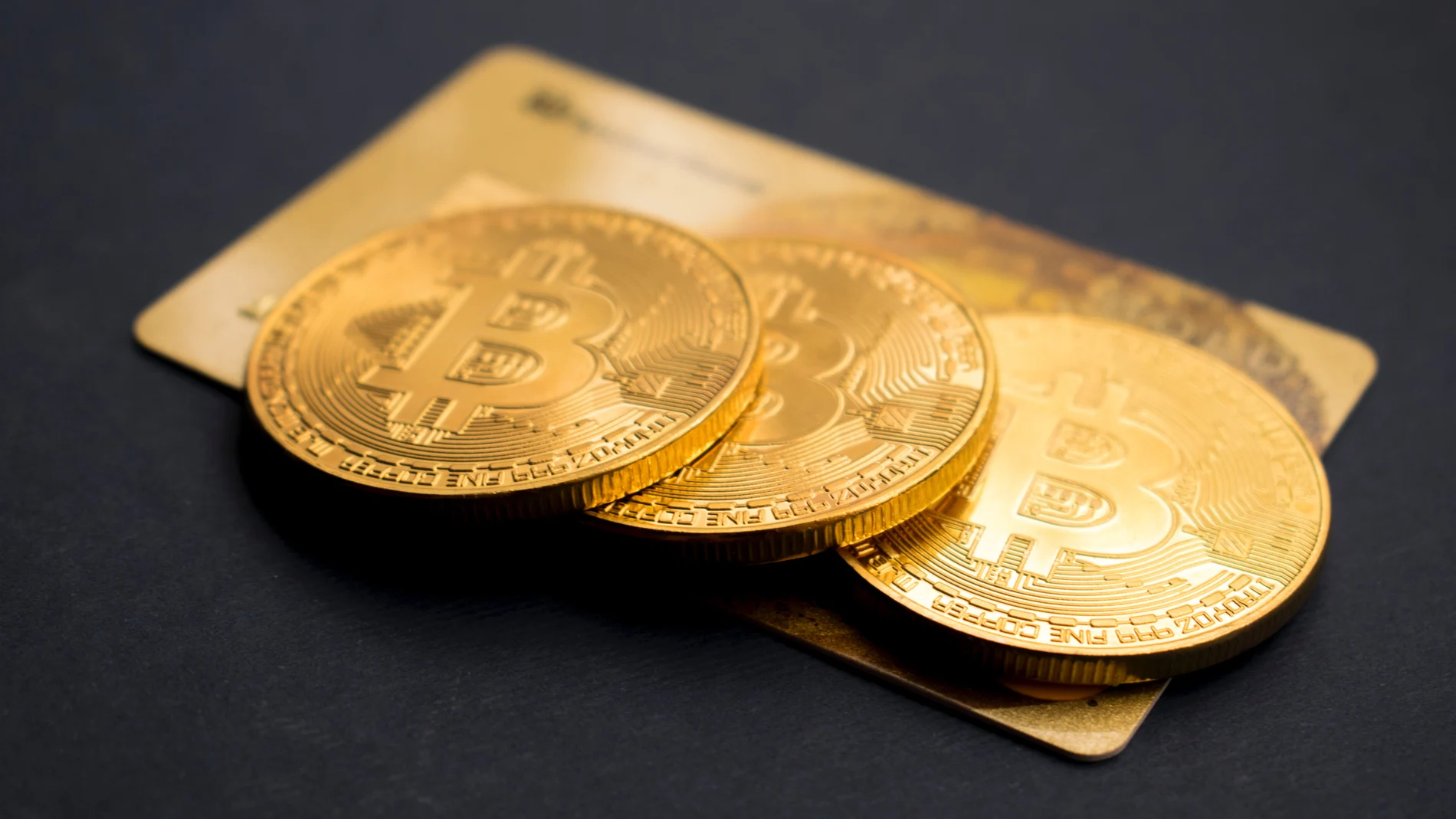Monedas modernas hechas de una aleacción de oro