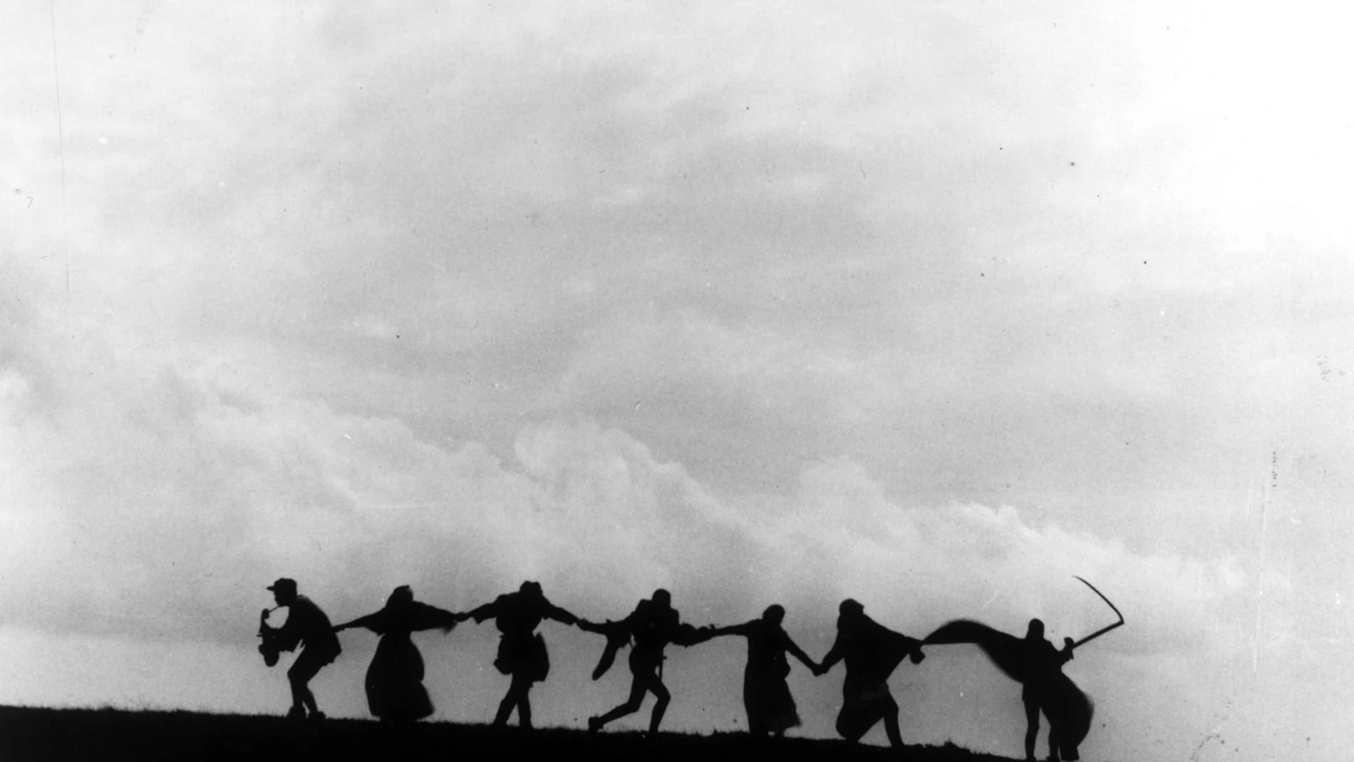 La danza de la muerte, una de las escenas finales de la película «El séptimo sello», de Ingmar Bergman