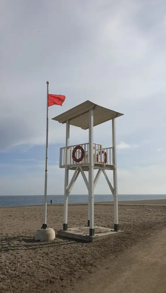 Playa de Vélez-Málaga, donde han prohibido preventivamente el baño