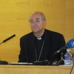 El obispo de Almería, Adolfo González Montes