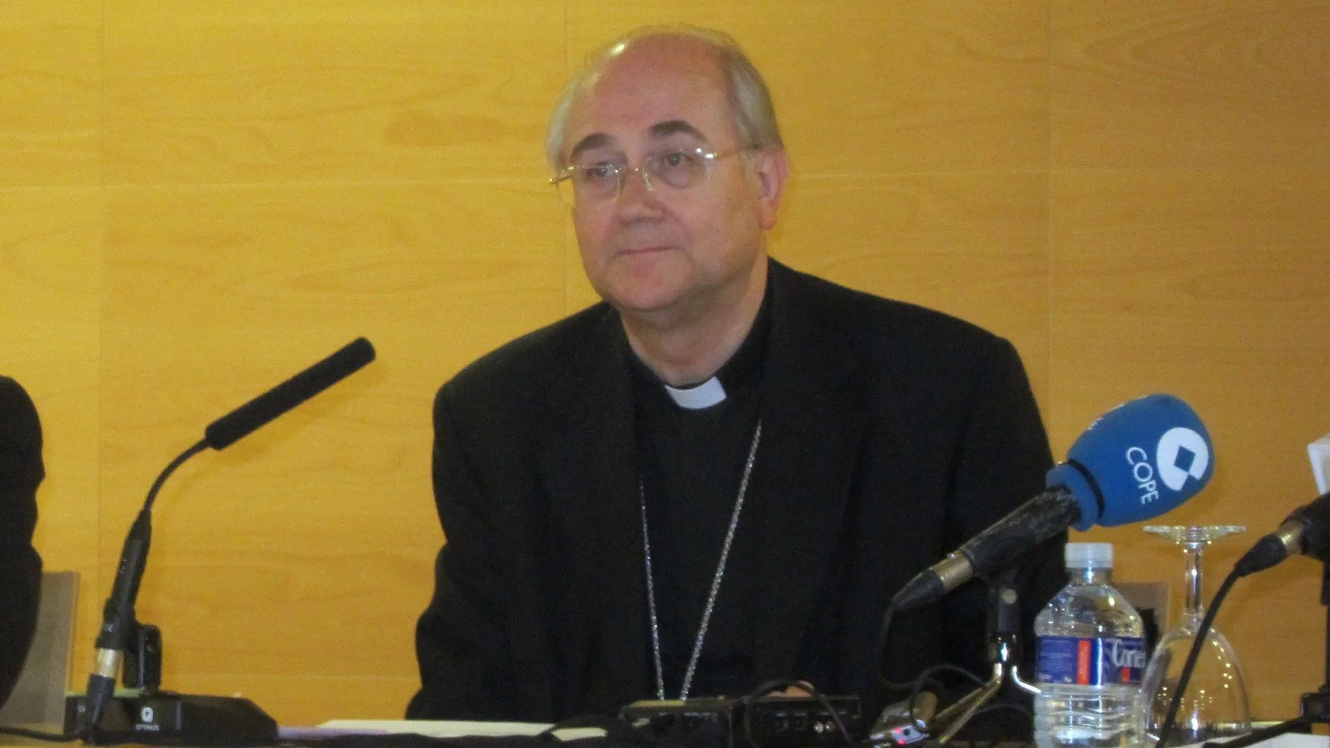 El obispo de Almería, Adolfo González Montes
