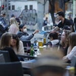 Imágenes de terrazas en el centro de Madrid días antes de la declaración del estado de alarma