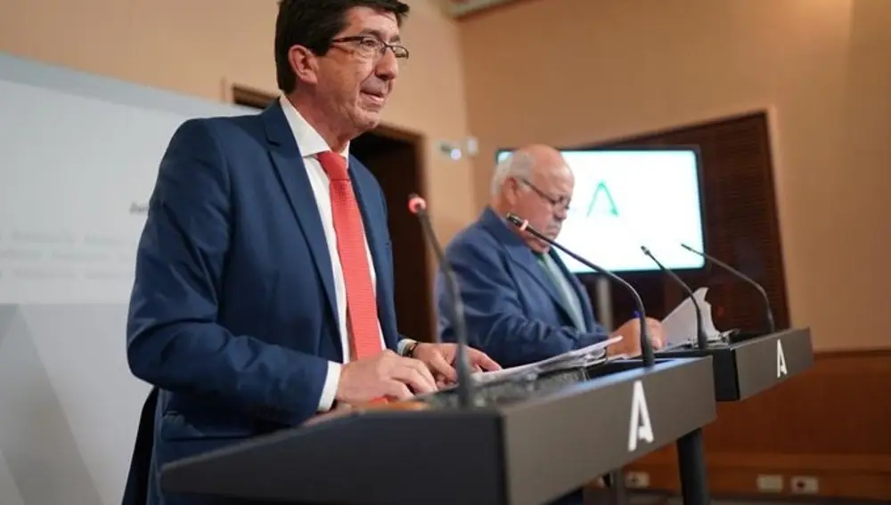 El vicepresidente de la Junta, Juan Marín, y el consejero de Salud y Familias, Jesús Aguirre
