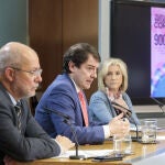 El presidente, Alfonso Fernández Mañueco, comparece junto a Francisco Igea y Verónica Casado