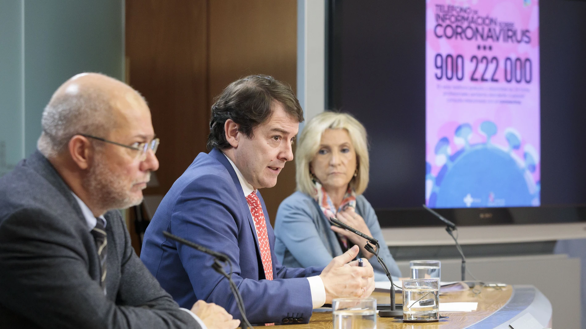 El presidente, Alfonso Fernández Mañueco, comparece junto a Francisco Igea y Verónica Casado