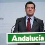 El presidente de la Junta de Andalucía, Juanma Moreno, compareció ayer tras el gabinete de crisis