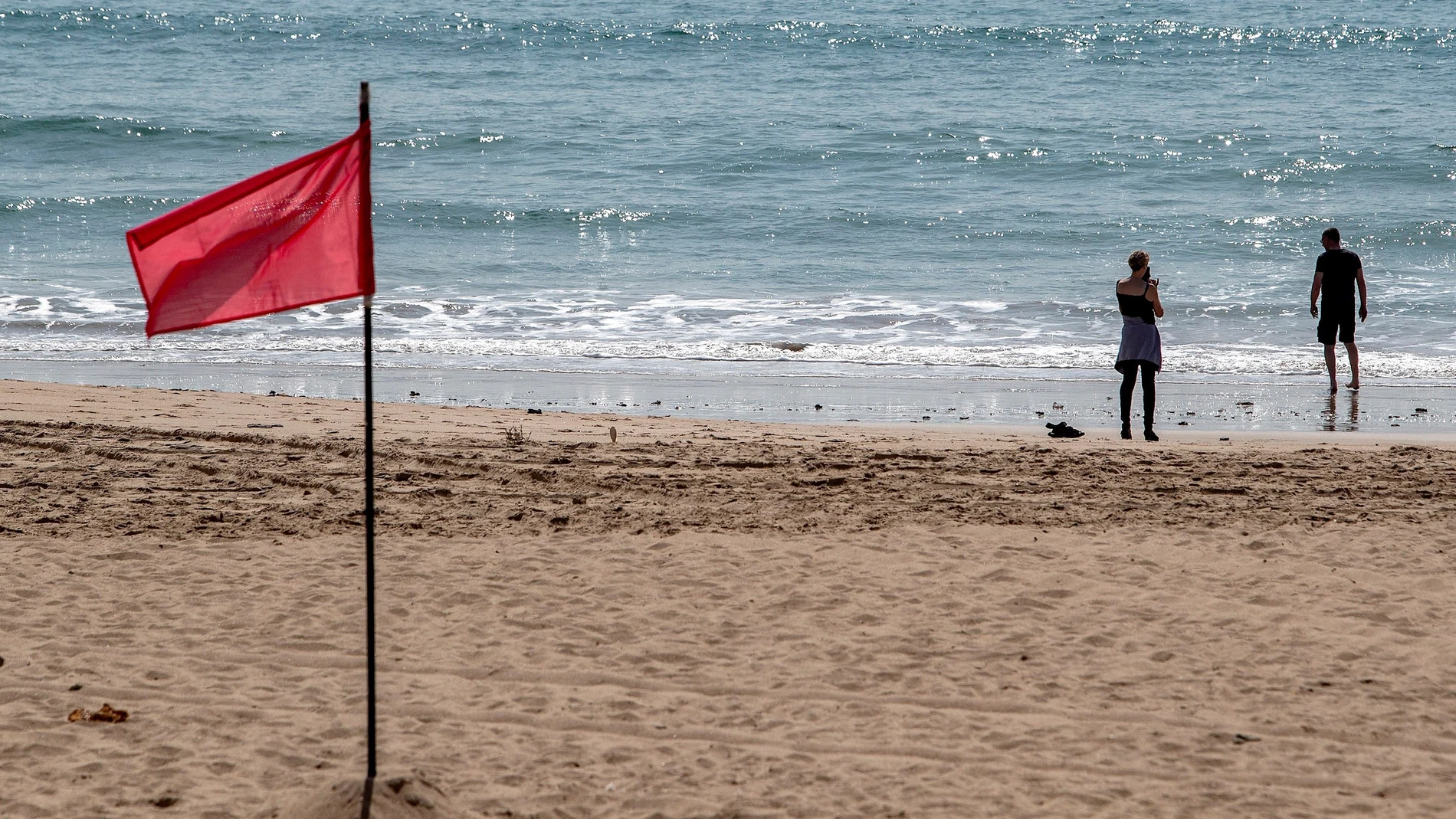 Ayuntamientos gaditanos cierran sus playas para evitar aumento población