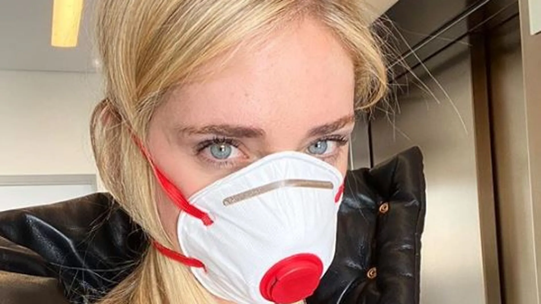 Chiara Ferragni protegiéndose contra el Covid-19