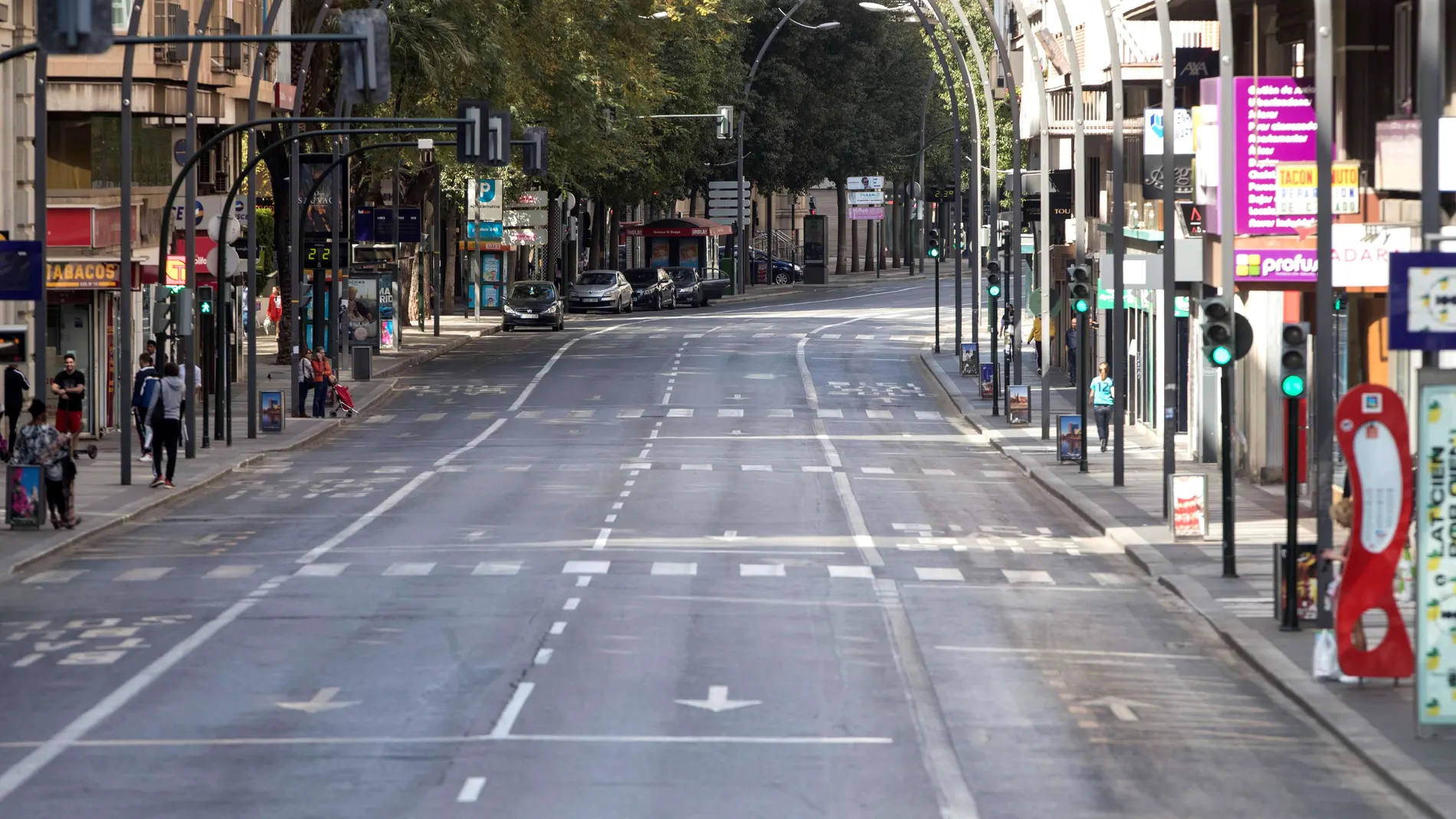 Aspecto que presentaba la Gran Vía Francisco Salzillo de Murcia a primera hora de la tarde de este sábado