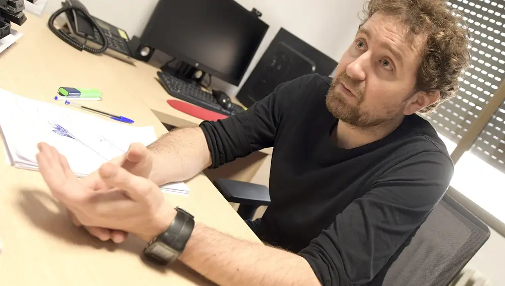 Entrevista al virólogo de la Universidad de Burgos Juan Ayllón