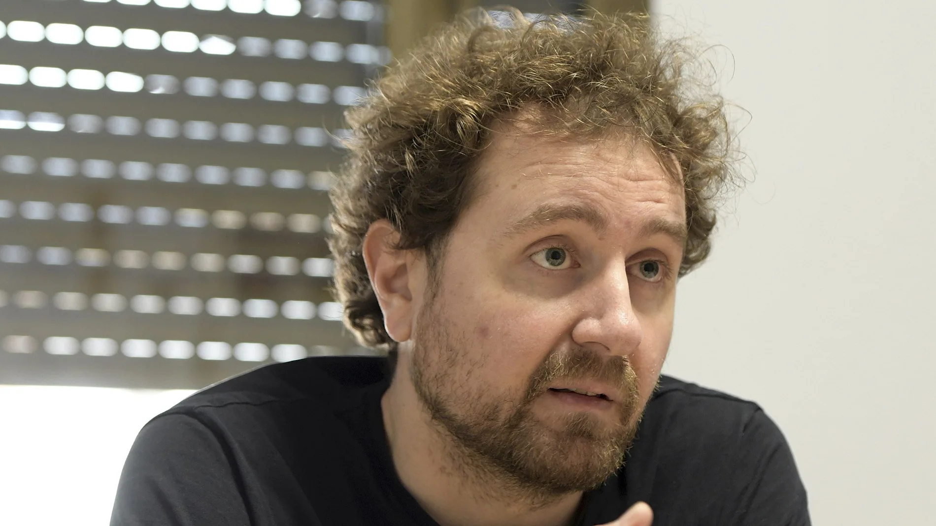 Entrevista al virólogo de la Universidad de Burgos Juan Ayllón