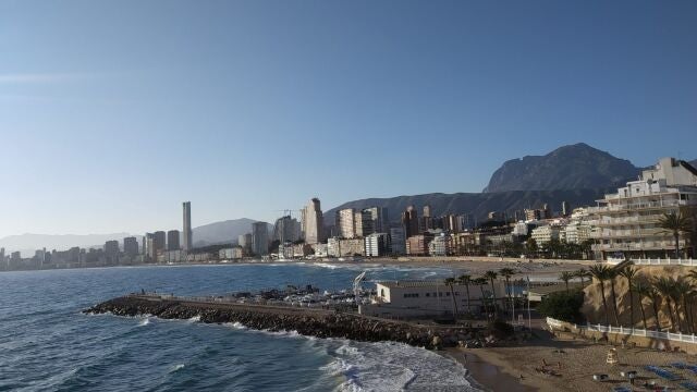 Los hoteleros de Benidorm recomiendan cerrar los establecimientos en 72 horas
