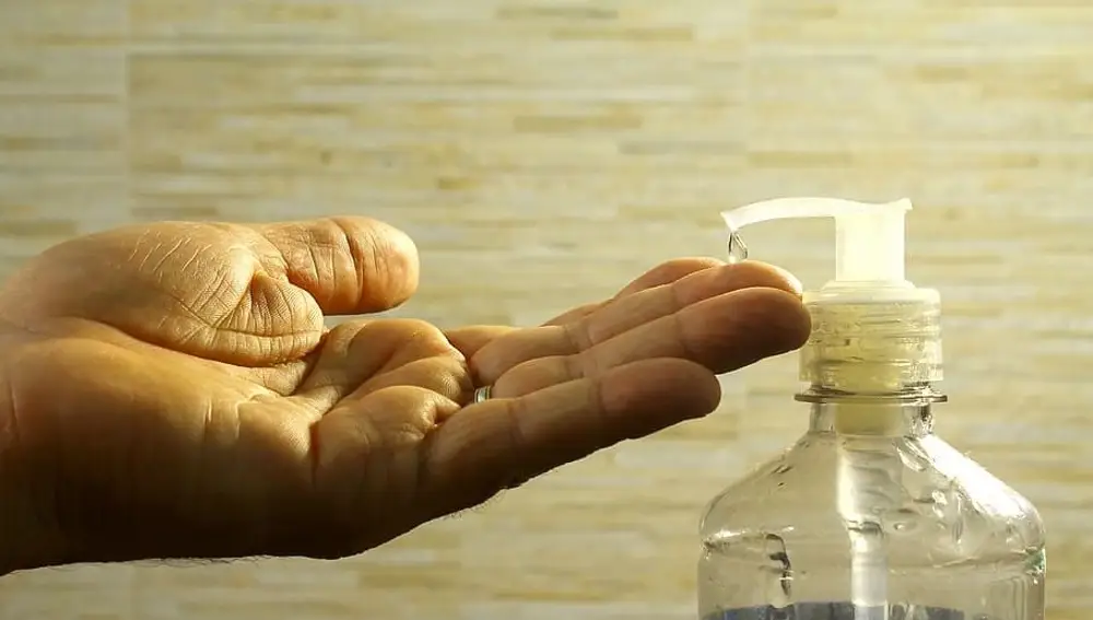 Imagen de archivo de una botella de gel desinfectante para manos.PIQSELS09/03/2020