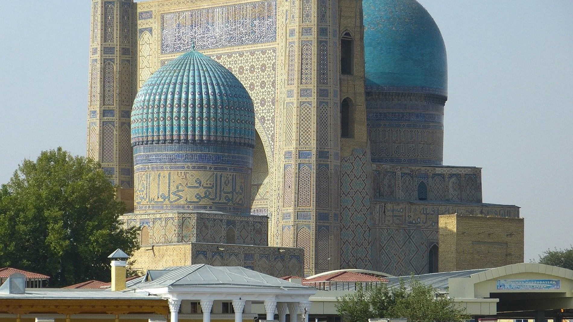 Vista de la impresionante mezquita de Bibi Khanum, que durante años fue la más alta de Asia.