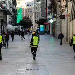 Militares de la UME pasean por Madrid para controlar quién sale de casa en plena crisis del coronavirus, en Madrid (España), a 16 de marzo de 2020.