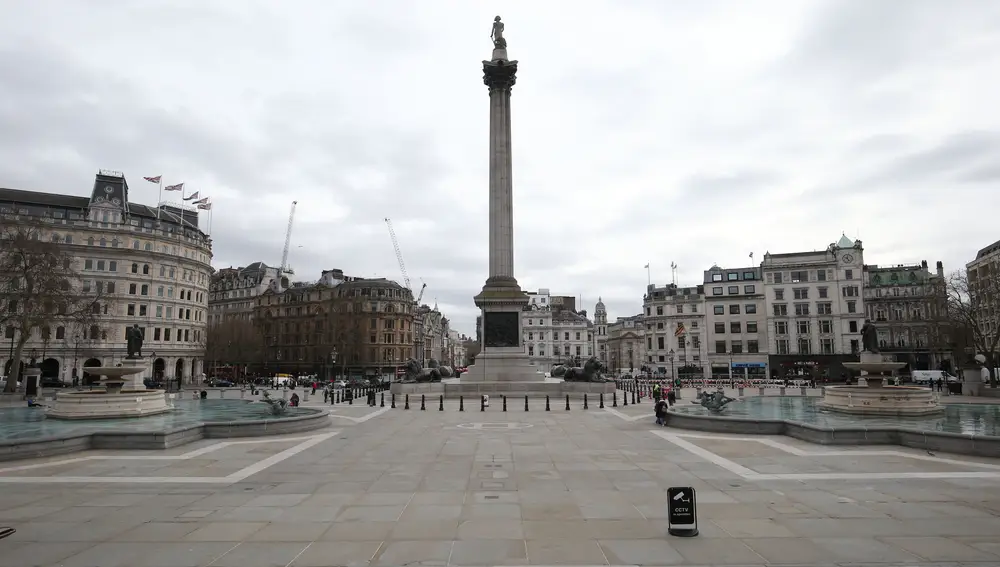 Trafalgar Square , en Londres, vacío