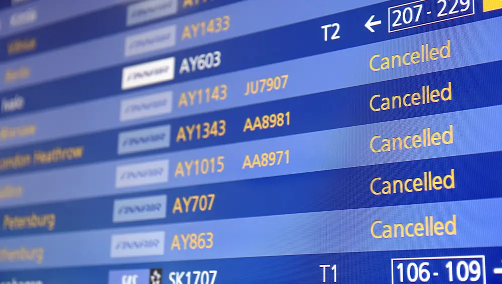 Decenas de vuelos han sido cancelados por el coronavirus