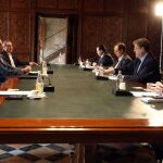 El presidente de la Generalitat, Ximo Puig, ha mantenido hoy una reunión en el Palau con los representantes de la patronal y los sindicatos