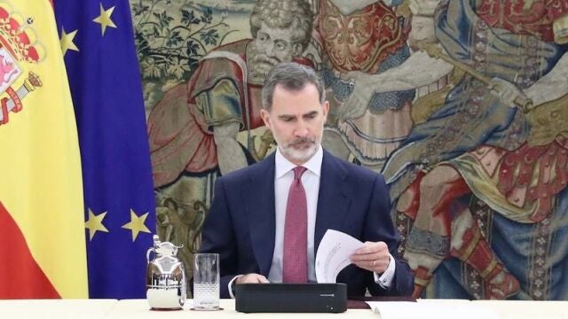 El Rey Felipe VI se reúne con el presidente del Gobierno, Pedro Sánchez, y el Comité de Gestión Técnica del Coronavirus en la Zarzuela el 18 de marzo de 2020.18 MARZO 2020Casa de S.M. el Rey18/03/2020