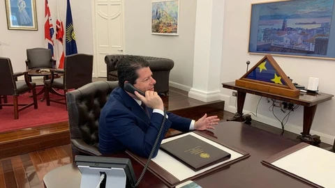Fabian Picardo en su despacho hablando por teléfonoTWITTER DE FABIAN PICARDO18/03/2020