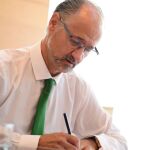 El presidente de las Cortes regionales, Luis Fuentes, escribe la carta a los castellanos y leoneses