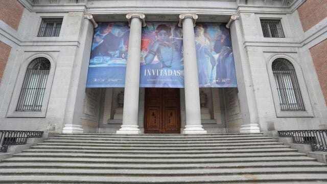 Vista del Museo del Prado, que permanece cerrado por la crisis del coranovirus.