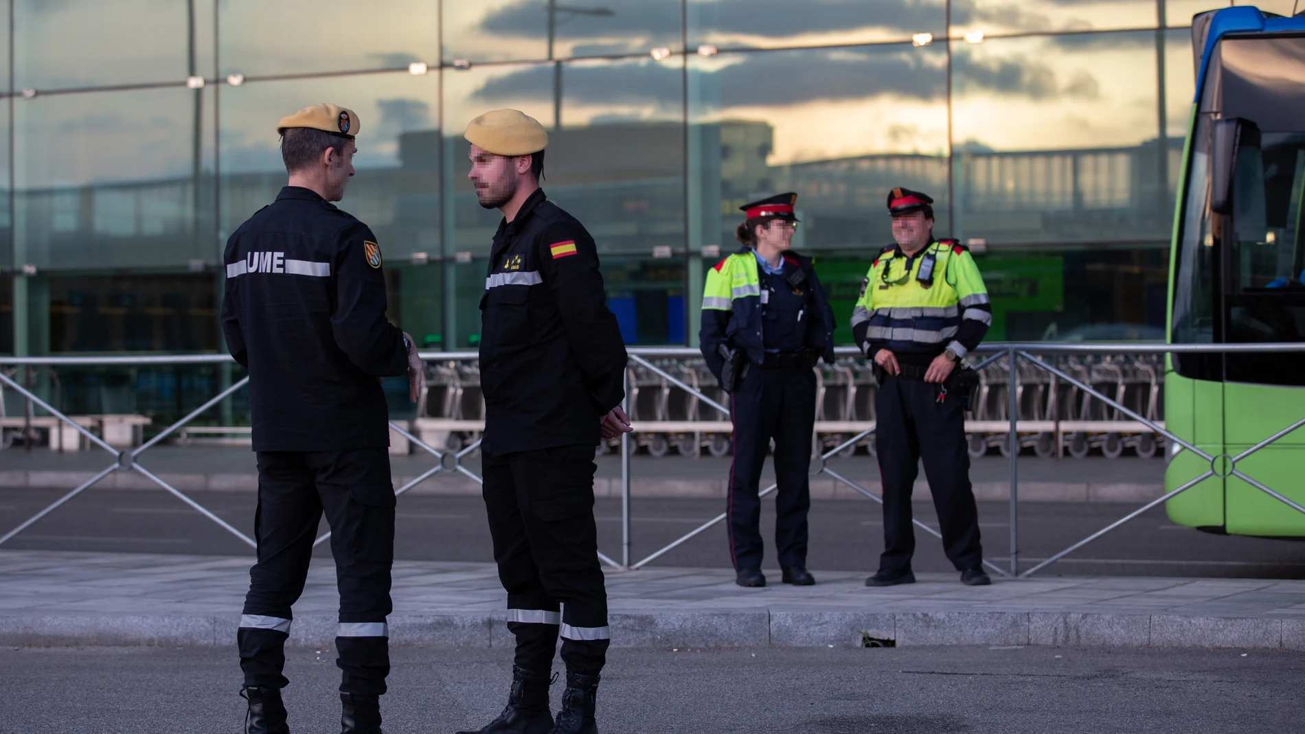 El Ejército llega a Cataluña para desinfectar el puerto de Barcelona y el aeropuerto de El Prat