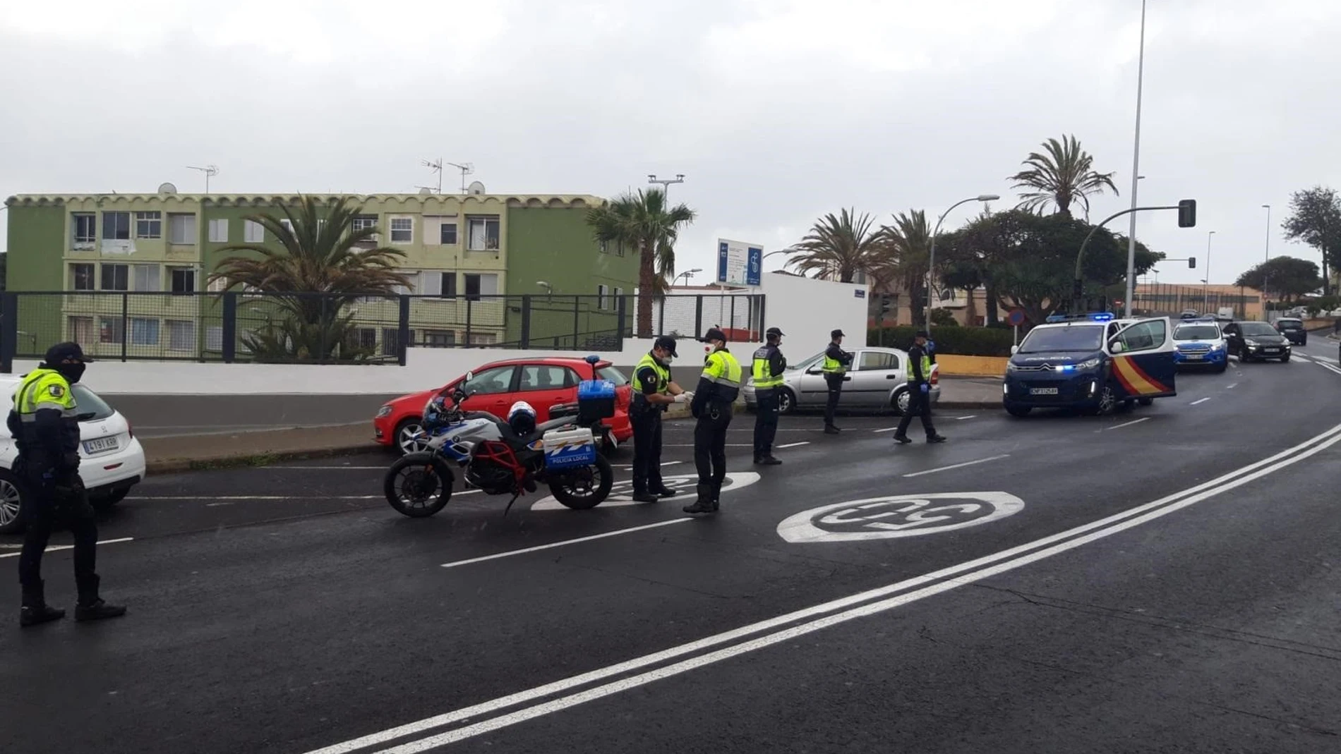 Coronavirus.- Detenido en Santa Cruz de Tenerife tras intentar atropellar a agentes de policía en un control