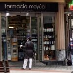 Los farmacéuticos reprochan al Ministerio su falta de comprensión ante su situación crítica, sin medios de protección para atender a los ciudadanos