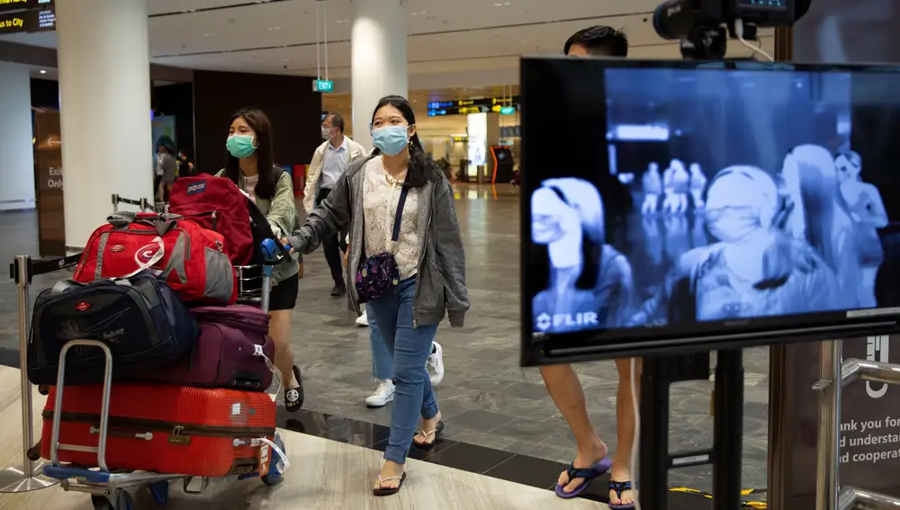 Viajeros en la Terminal 1 del aeropuerto de Changi en Singapur