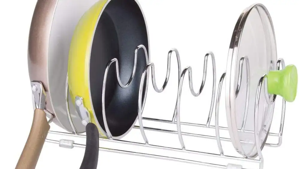 Artículo para ordenar las sartenes en la cocina