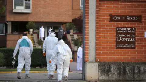 UME y el Ejército limpia la Casa de la Beneficiencia de Valladolid