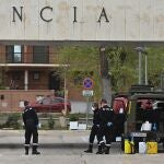 Efectivos de la UME en una residencia de Alcalá de Henares (Madrid)