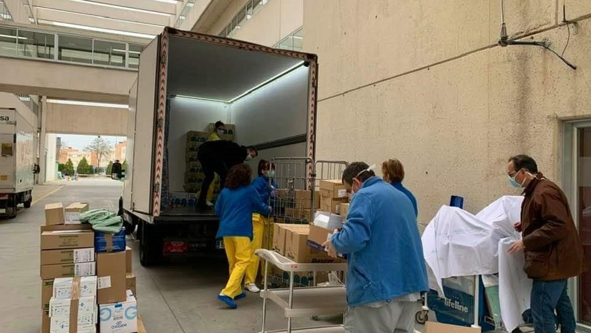 Imagen de los trabajos para acondicionar un hotel medicalizado que acogerá pacientes del Hospital de Fuenlabrada.FUENLAENLUCHA HUF21/03/2020