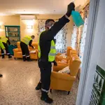 La UME desinfecta residencias de mayores en Huelva