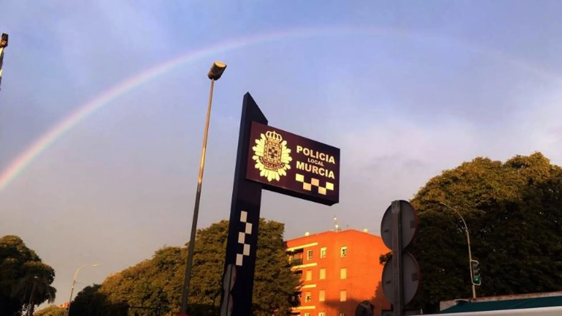 La Policia Local de Murcia recuerda #QuédateEnCasa