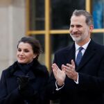 Los Reyes durante su visita a París