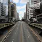 La ciudad brasileña de Sao Paulo casi desierta tras la entrada en vigor de la cuarentena/REUTERS