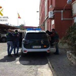 La Guardia Civil detiene a una pareja de experimentados delincuentes por una decena de robos en comercios y viviendas