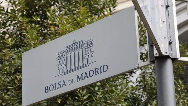 Cartel colocado en las inmediaciones del edificio de La Bolsa de Madrid Marta Fernández Jara / Europa Press27/03/2020