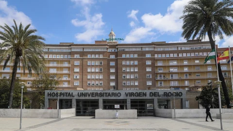 Fachada del Hospital Universitario Virgen del Rocío