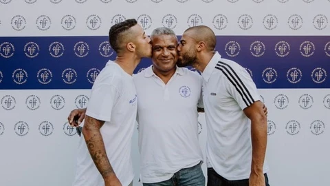 Thiago y Rafinha Alcántara con su padre, MazinhoALCANTARA FAMILY FOUNDATION (Foto de ARCHIVO)01/01/1970