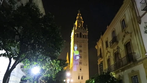 Proyeccion Sobre La Giralda. Quedate en casa