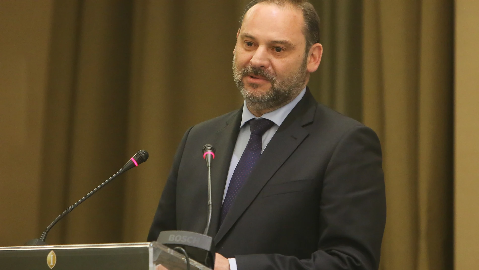 El ministro de Fomento, Transportes y Agenda Urbana, José Luis Ábalos, en una imagen durante su intervención en el acto Distinciones Diario 16, a 9 de abril de 2019