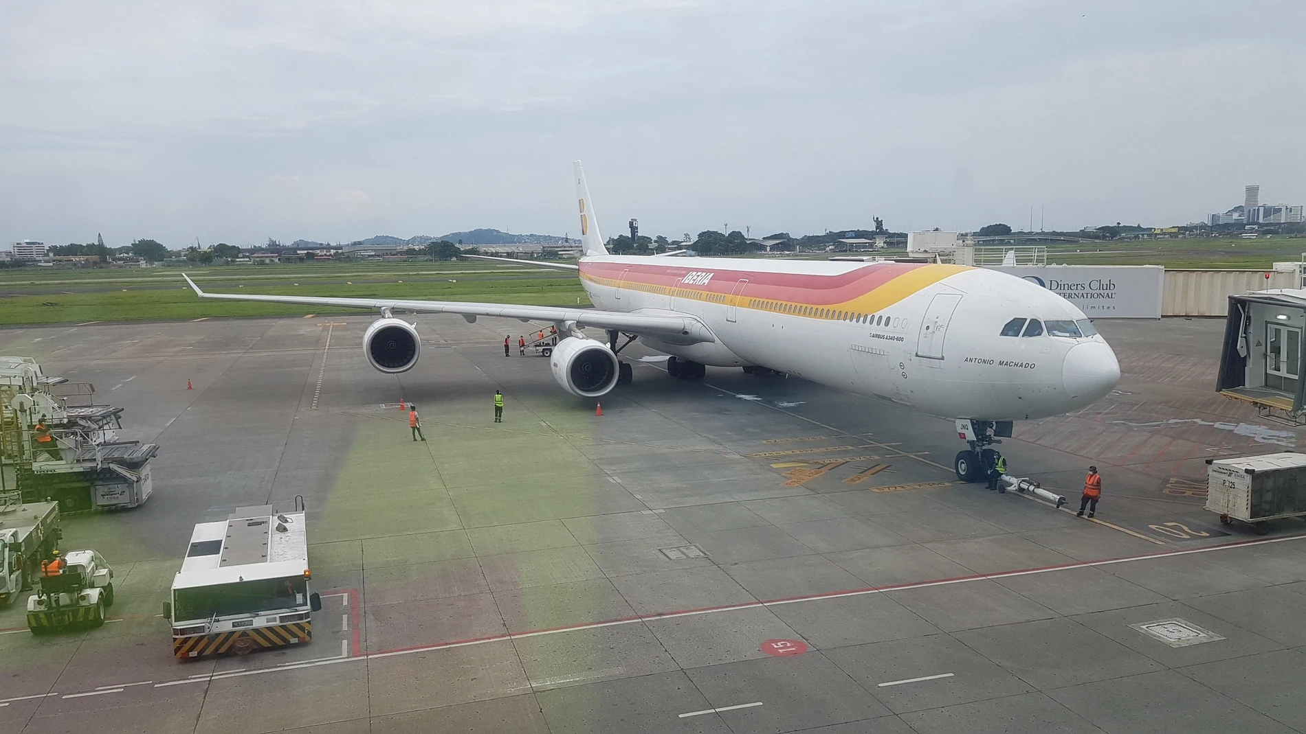 Nuevo vuelo humanitario con pasajeros españoles viajó de Ecuador a Madrid