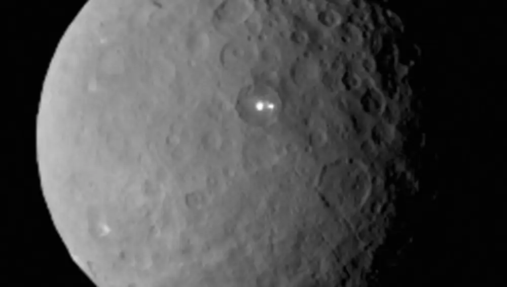 Fotografía de Ceres tomada por la NASA a unos 46000 km de la superficie
