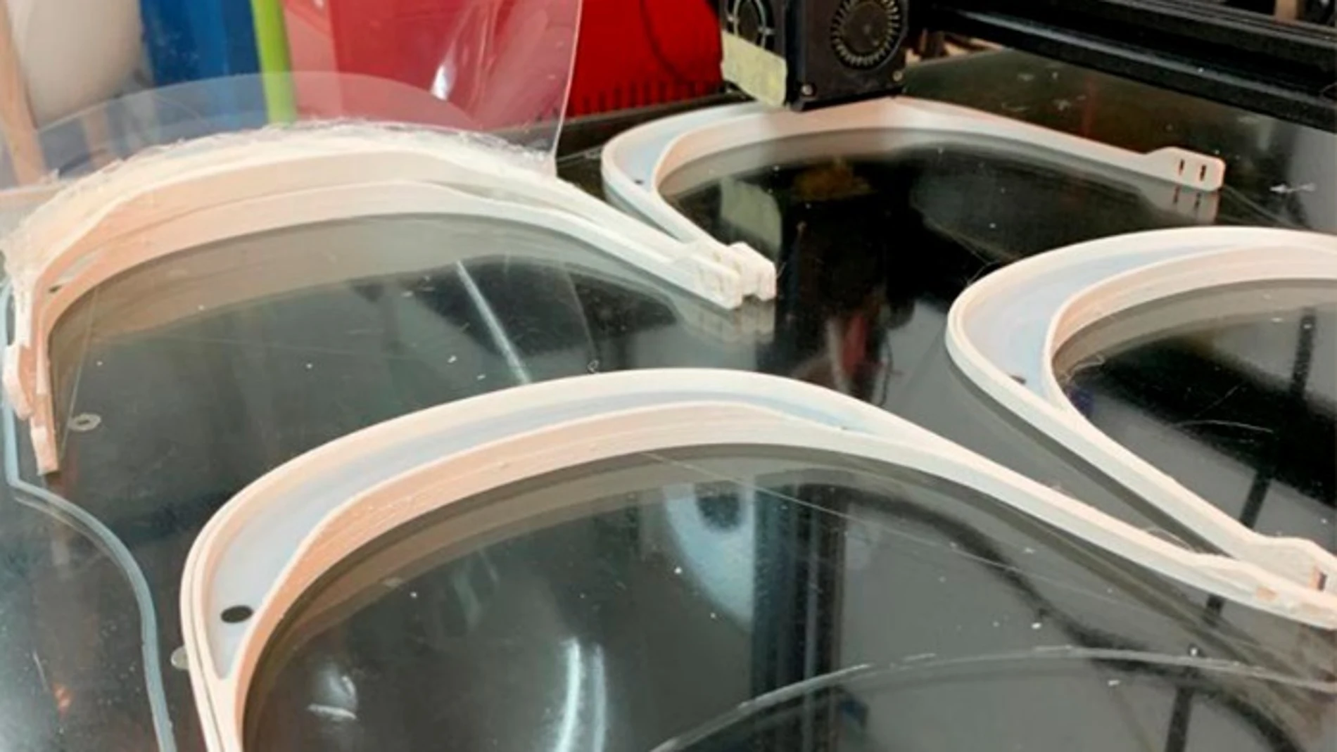 Coronavirus.- Newgarden fabrica viseras protectoras en sus impresoras 3D para donarlas al personal sanitario