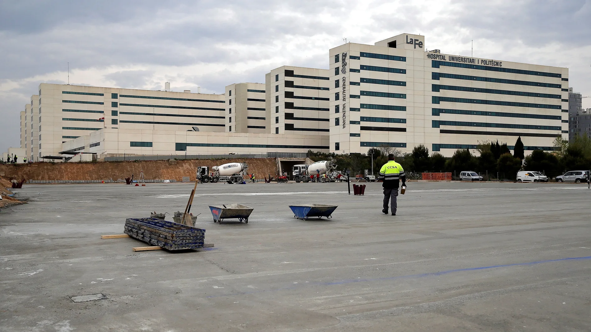 Prosiguen las obras para instalar hospital de campaña junto a La Fe